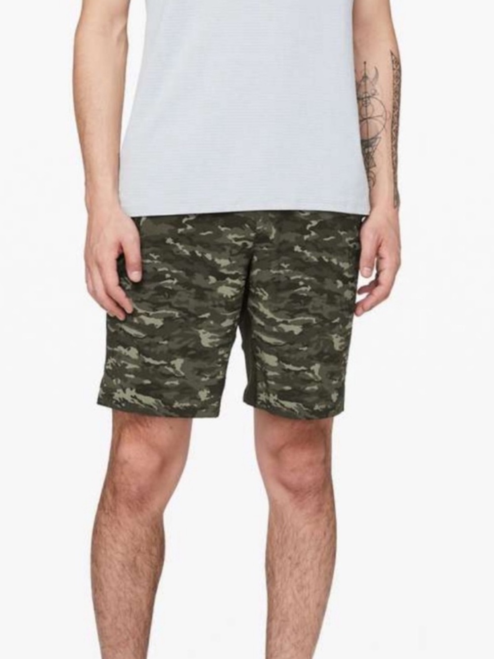 Lululemon Mens T.H.E. Short 9” linerless evergreen camo green multi